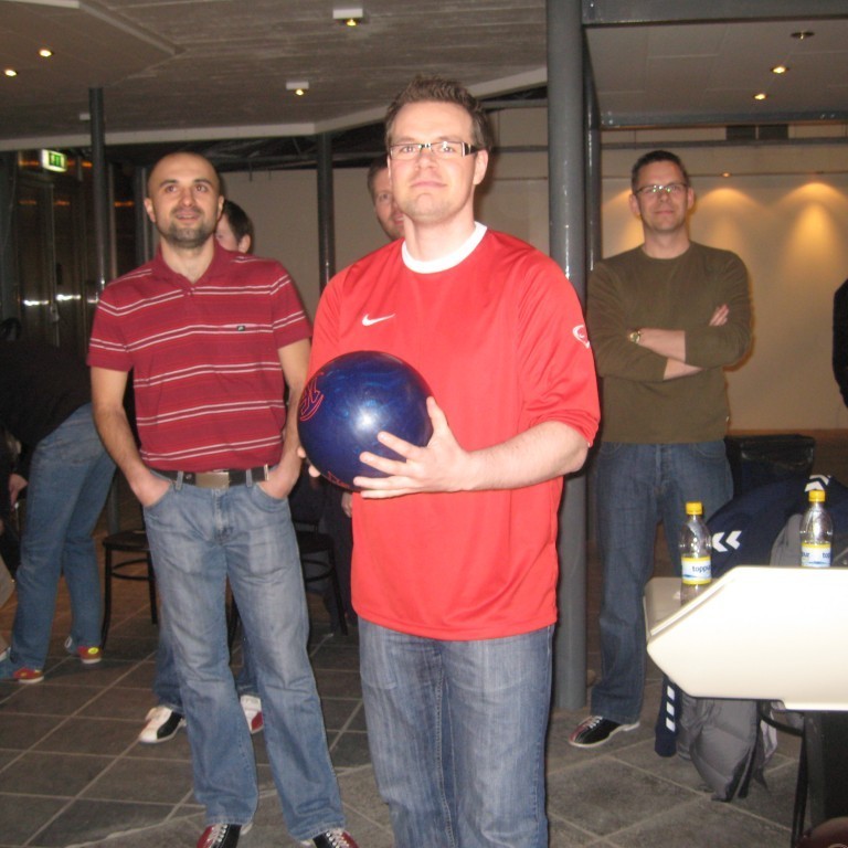 Aðrir bakka frá baksveiflunni