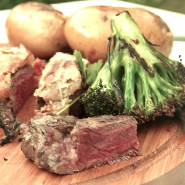 Naut, bökuð kartafla og bernoise smjöri