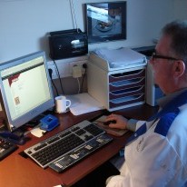 Eiður dregur út vinningshafa