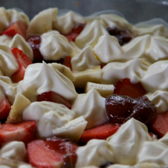 Eftiréttur úr Saltstöngum berjum og rjóma