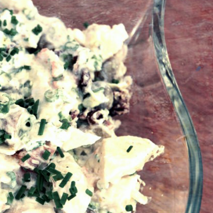 Kartöflu salat með sýrðum rjóma og graslauk úr gar