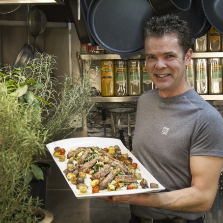 Léttsteiktar lambalundir á volgu spínatsalati með kryddjurtapestó