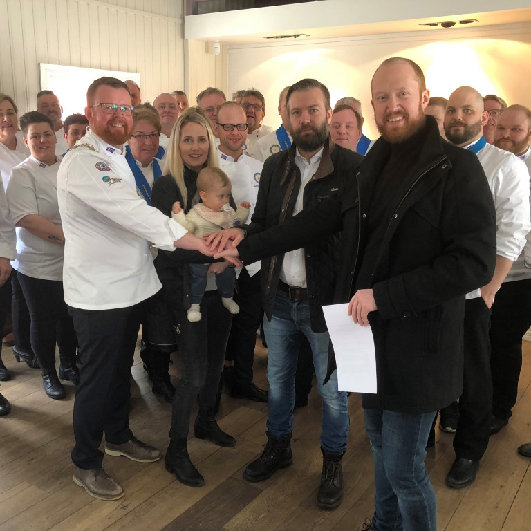 Við undirskrift samnings KM og Kjarnafæði